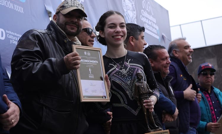 Ana Paula Armendáriz estudiante de la UACh se congratuló al haber recibido el Teporaca de Bronce