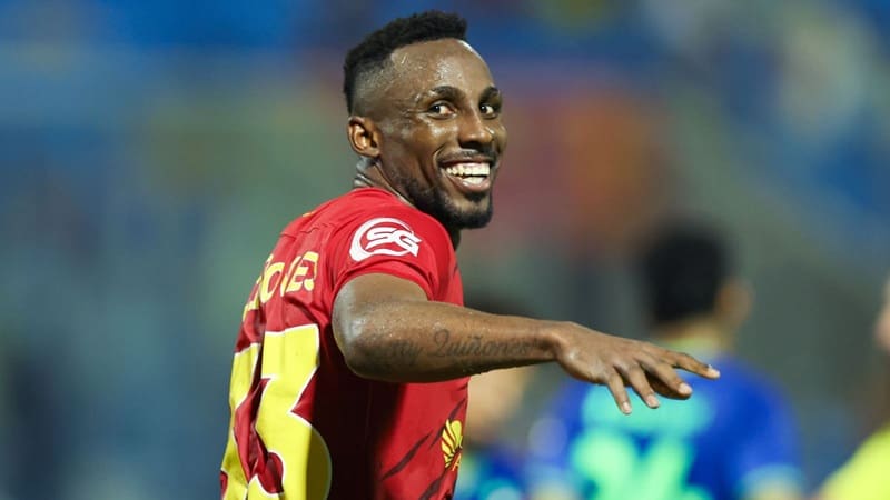 Julián Quiñones imparable, sigue anotando en la liga Árabe