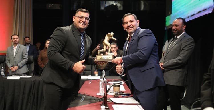 Reconocen como Deportista del Año a Uziel Muñoz Galarza