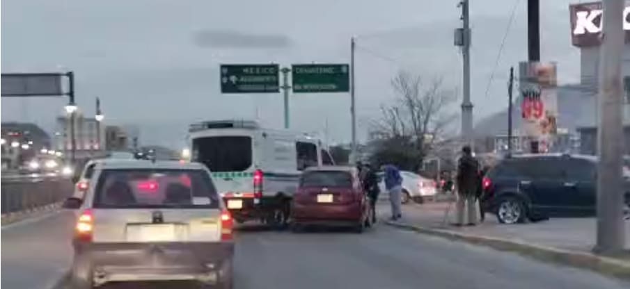 Accidente vial genera congestionamiento en cruce de Canal y Universidad