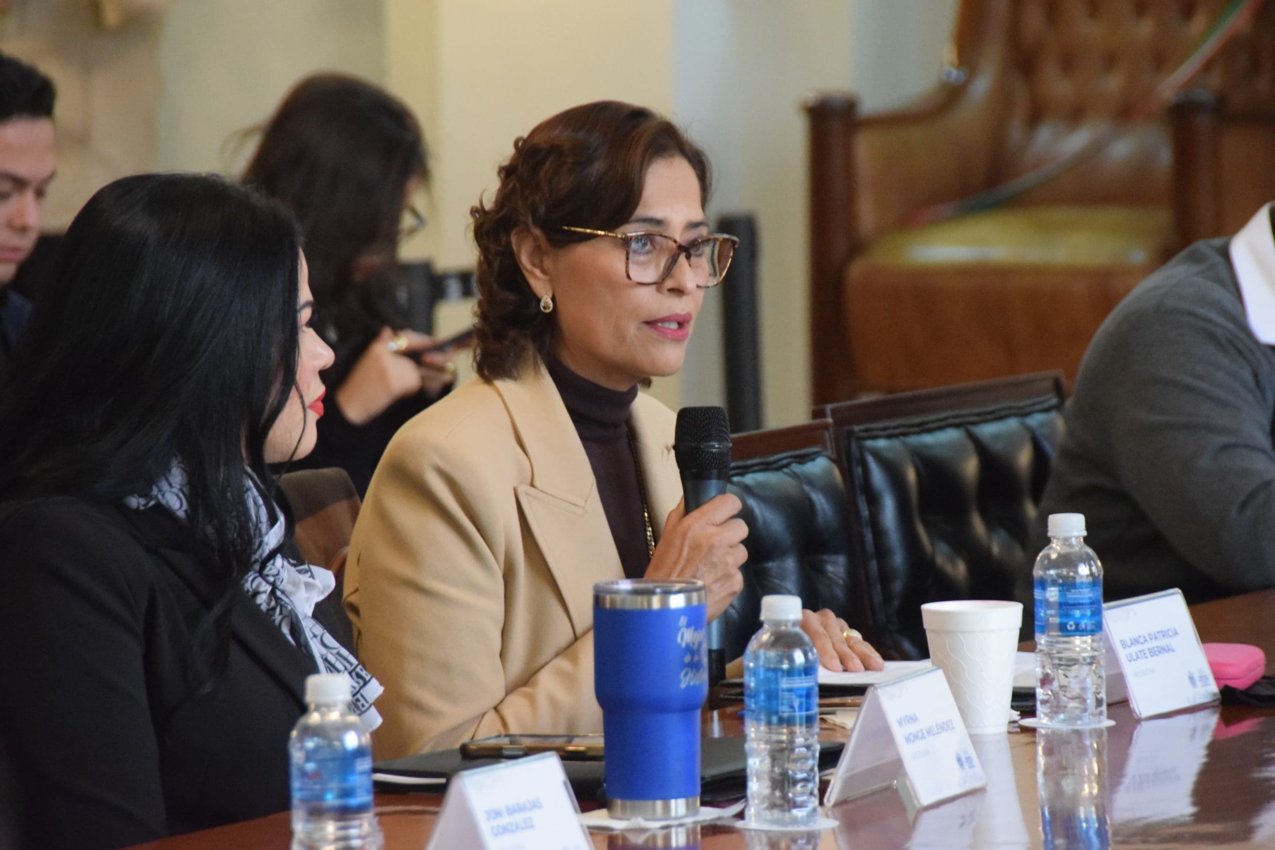 Por cerrar la convocatoria para participar en el Cabildo de las mujeres