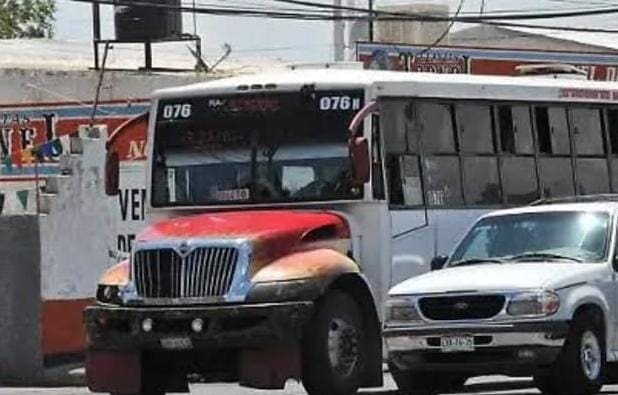 Casi una hora usuarios del camión Nombre de Dios, se quedan esperando en el frío