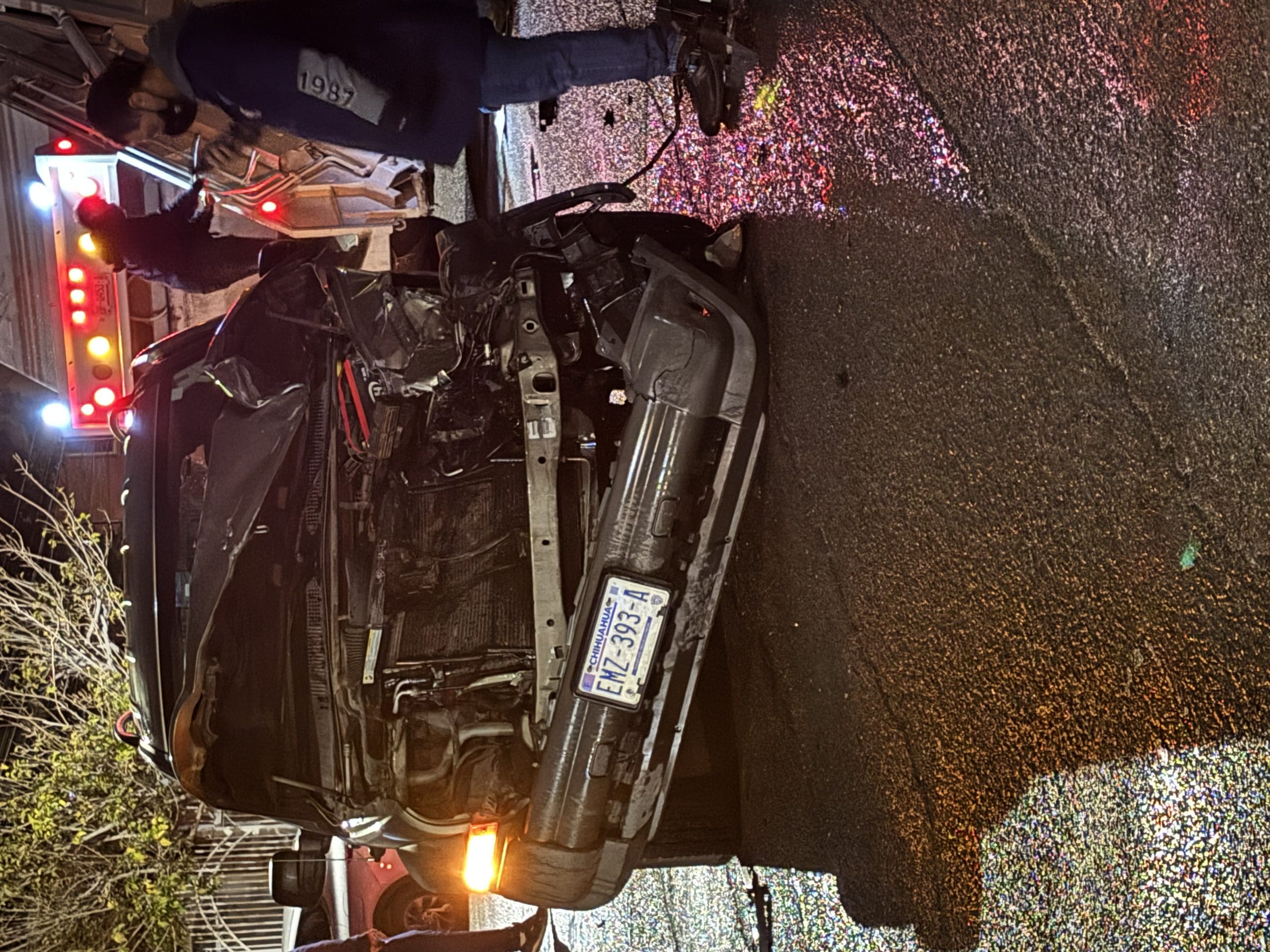 Fuerte choque entre camioneta y camión recolector