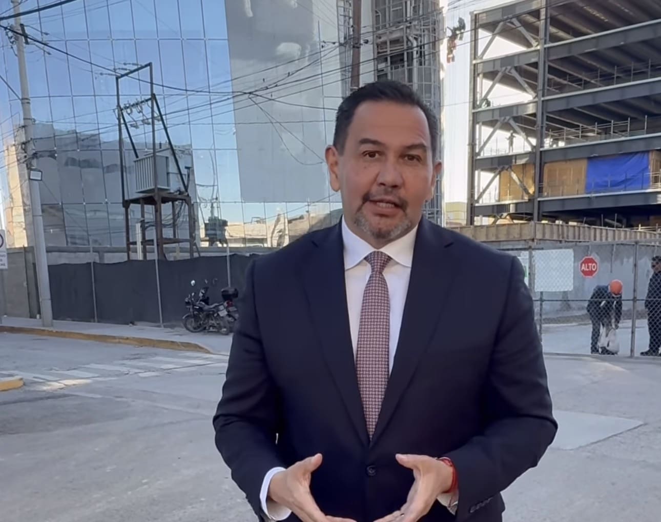 Responde Cruz Pérez Cuéllar a Gobernadora por reclamo sobre baches en Juárez