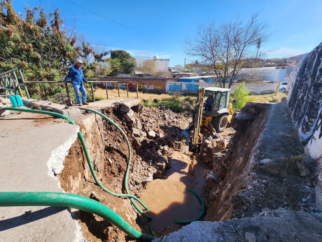 Reparación en línea de agua potable, afecta suministro al sur de la ciudad