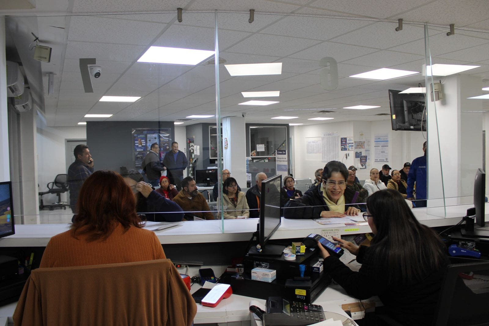 Contribuyentes arrancan el año con pago del Predial, iniciaron filas a la 1:20 AM