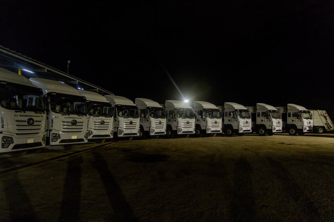 Entregan 15 camiones nuevos a Servicios Públicos para recolección de basura