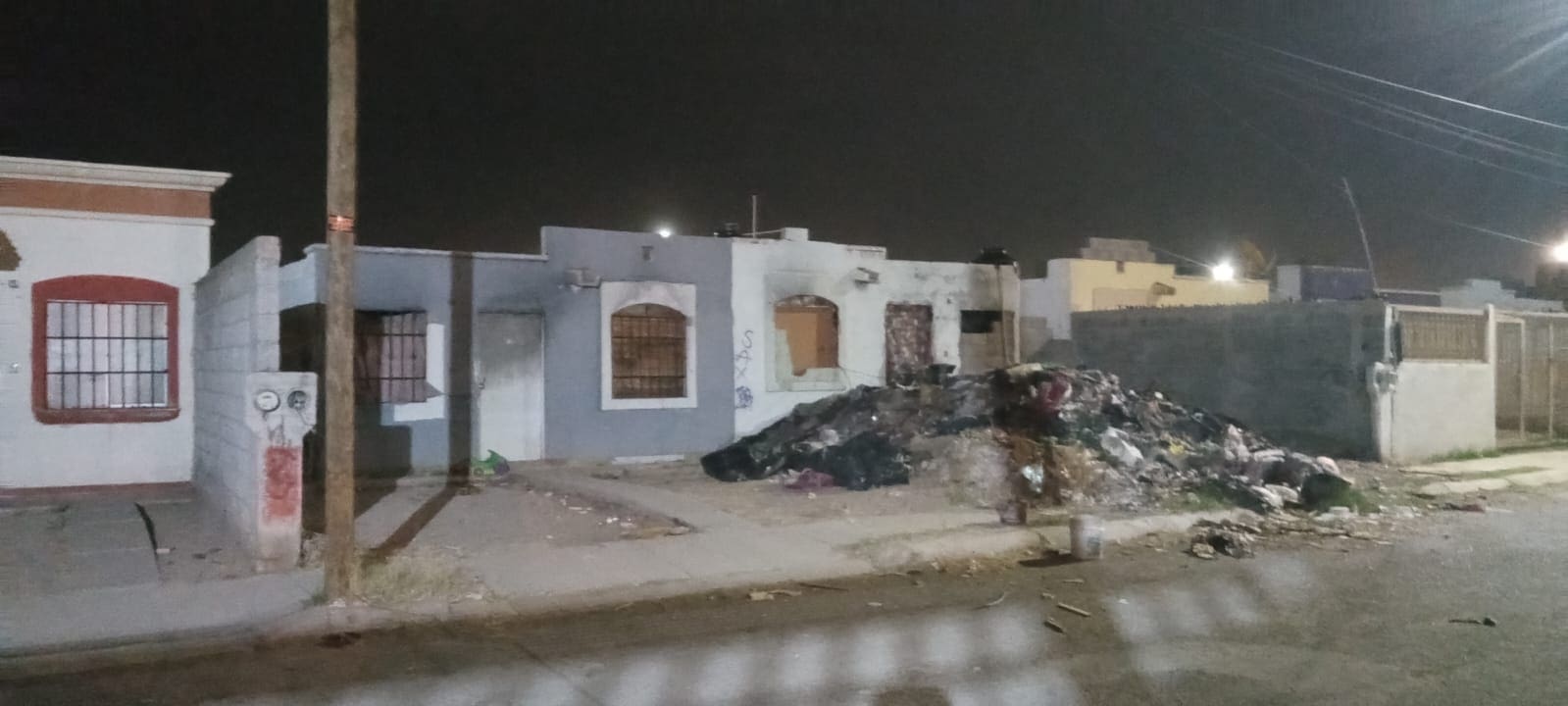 Denuncia ciudadana: tiradero clandestino en casa abandonada de Jardines de Oriente