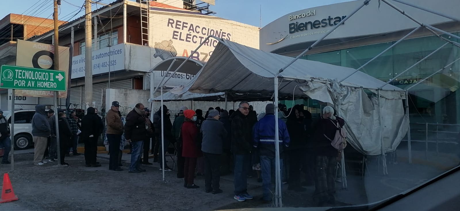 Adultos mayores, los más afectados por fallas en el Banco del Bienestar de la Tecnológico