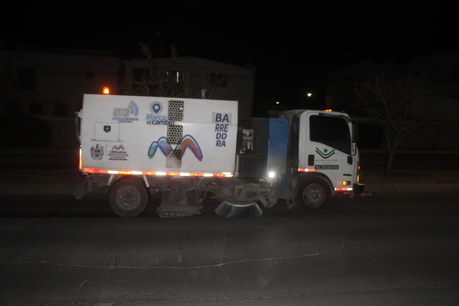Refuerzan limpieza urbana con barredoras mecánicas