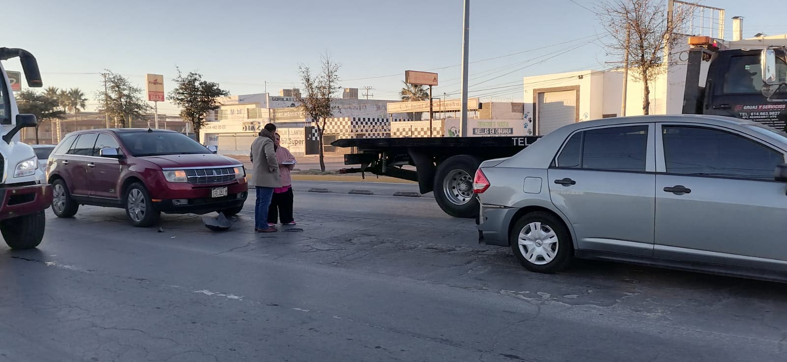 Fuerte choque paraliza carril central en la Tecnológico