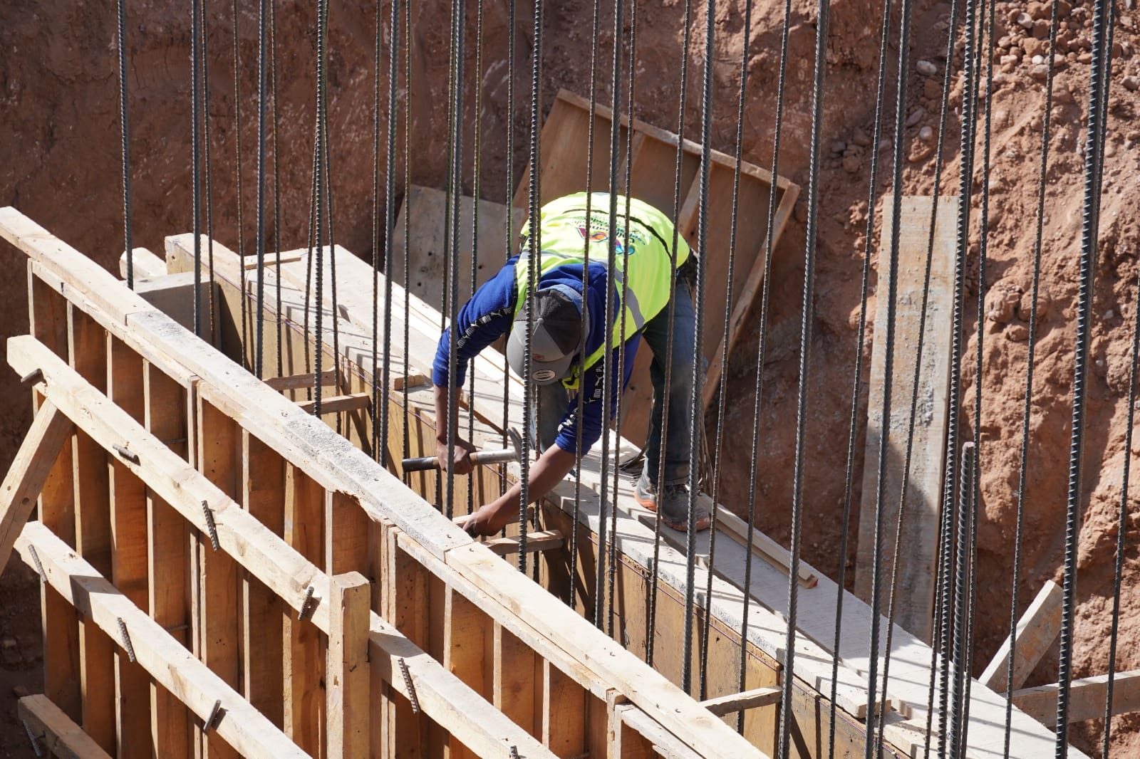 Mantienen remediación en puente de la colonia Sierra Azul