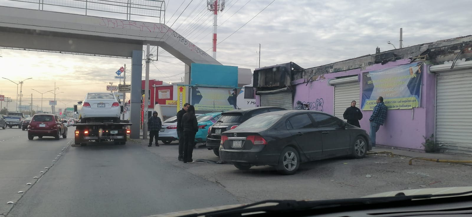 Choque entre vehículos genera afectaciones viales en Juan Escutia y Colón