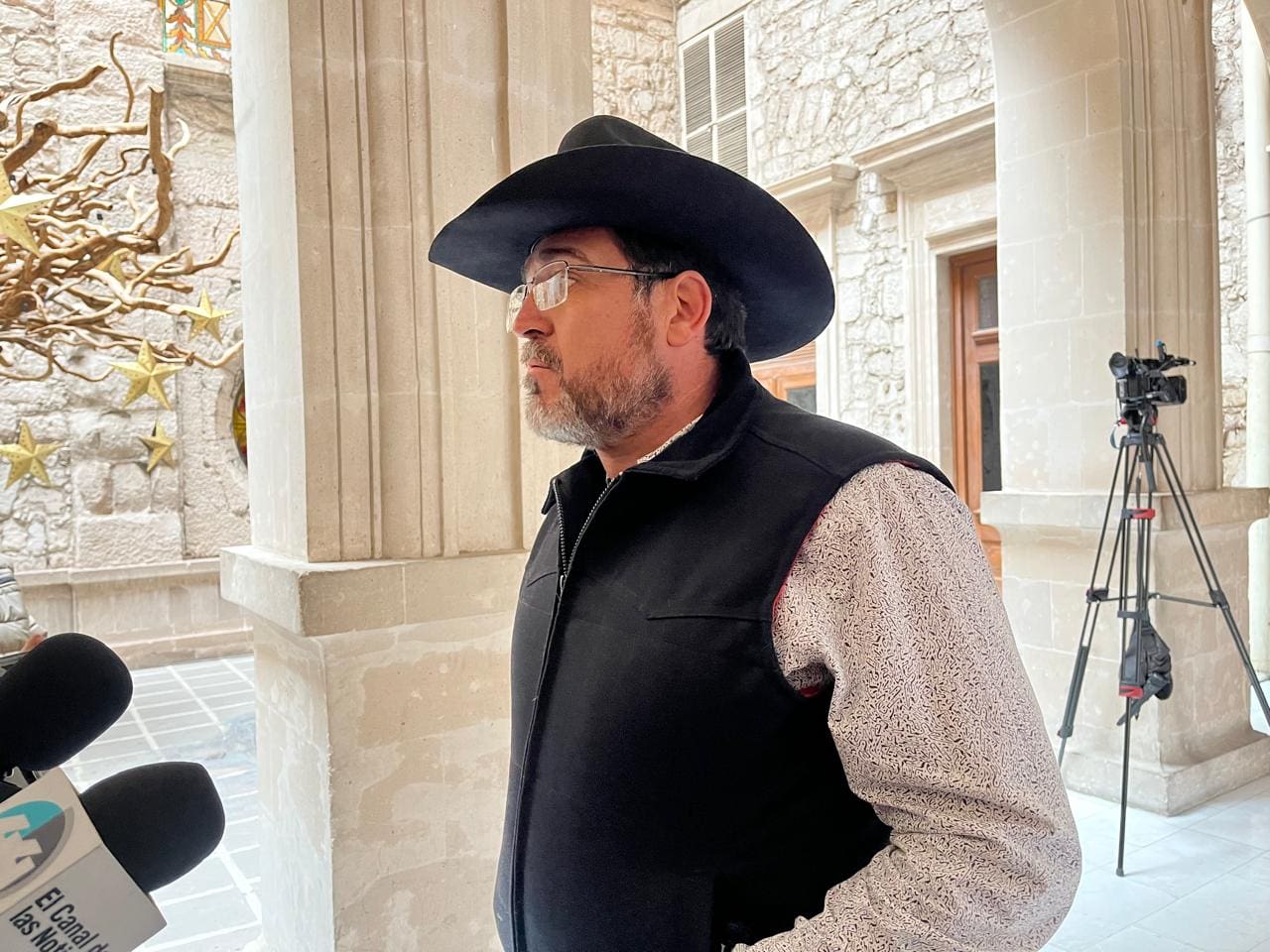 Acuden galleros a Palacio; registran pérdidas millonarias tras prohibición de eventos 