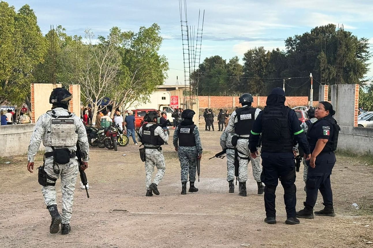 Ataque armado en campo de futbol deja 11 muertos