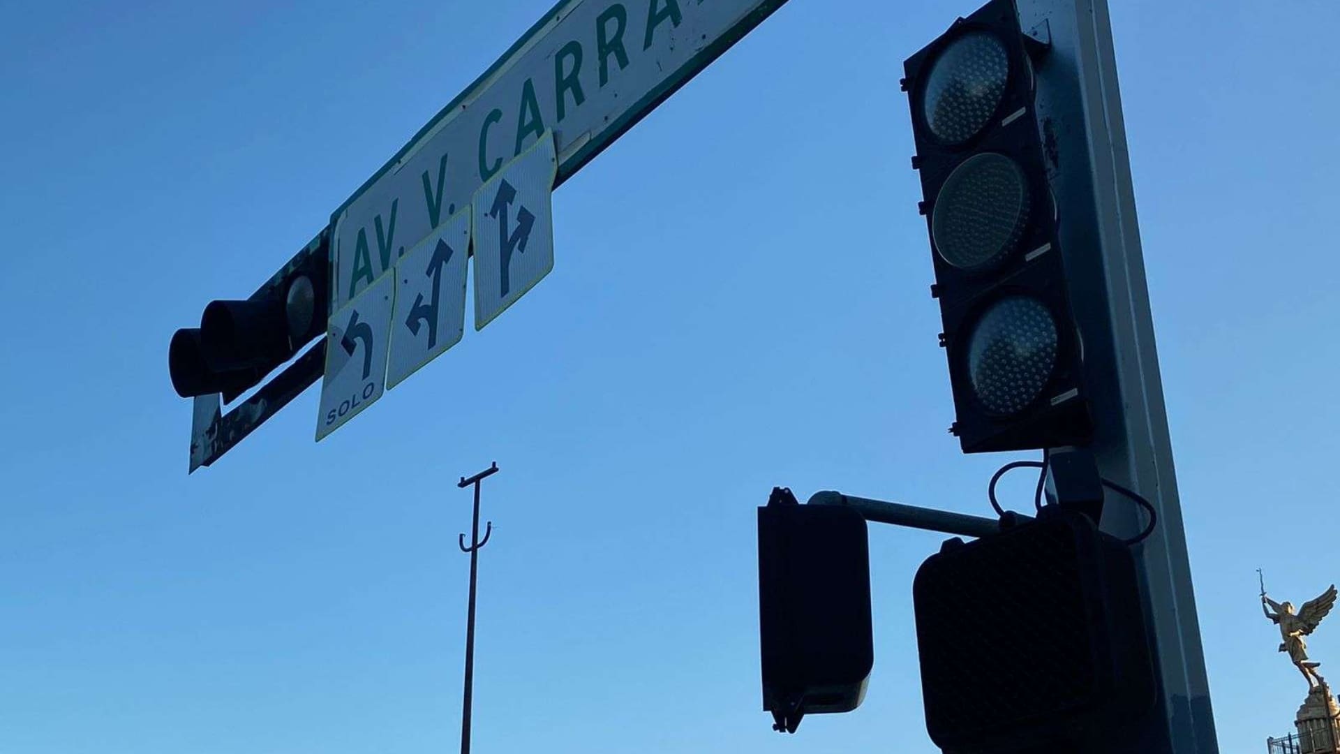 Persisten fallas en semáforos de Chihuahua; ciudadanos exigen respuesta a Ingeniería Vial