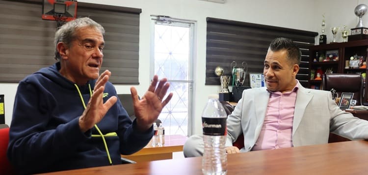 Coach uruguayo comparte platicas a Chihuahuenses
