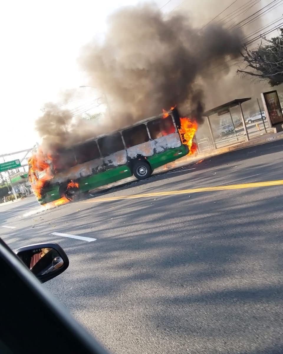 Jalisco en alerta: bloqueos y quema de vehículos tras operativo federal; activan Código Rojo