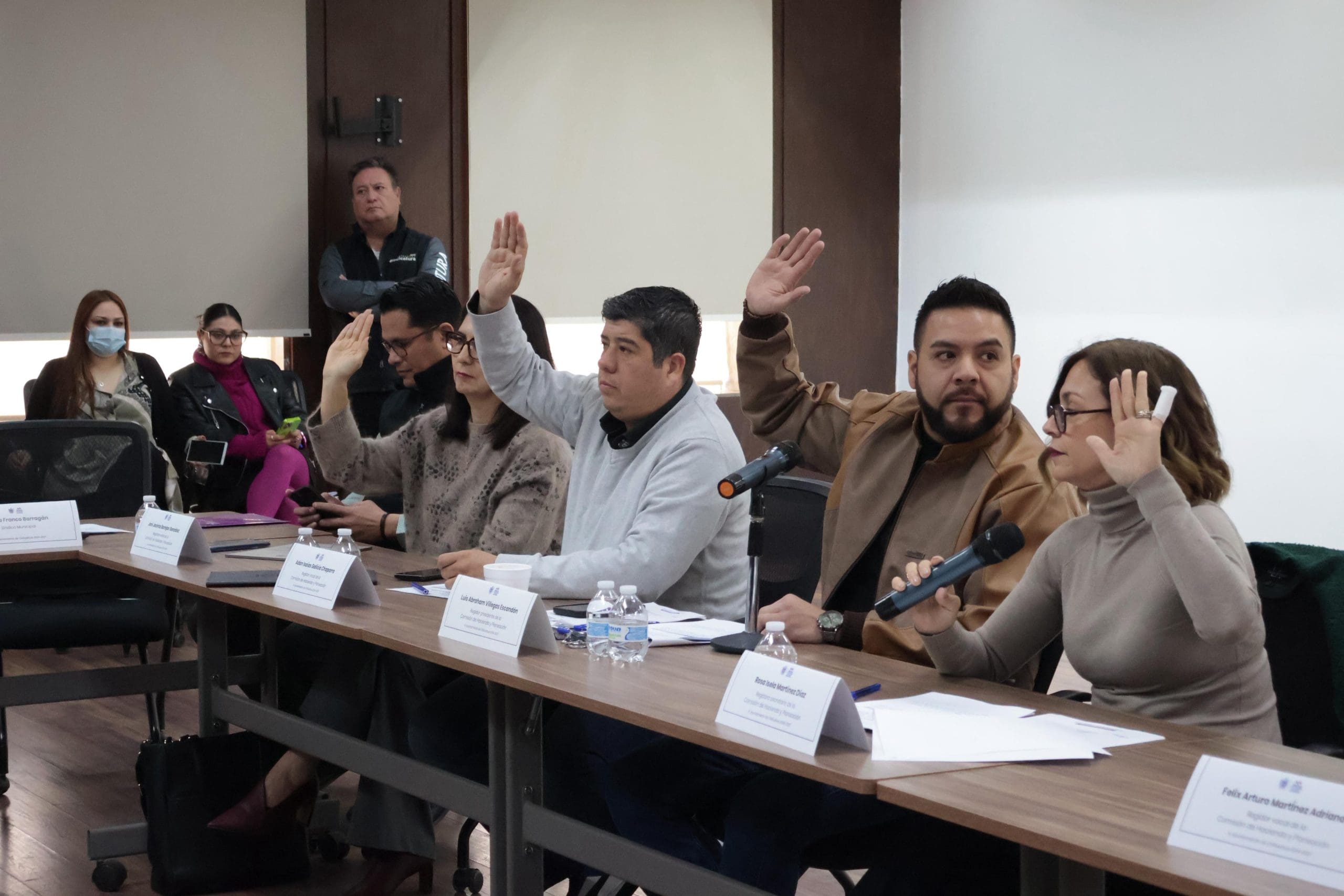 Aprueban extensión en arrendamiento de patrullas