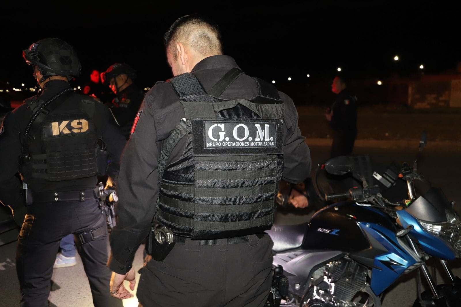 Agente Policial evita que joven se tire de puente