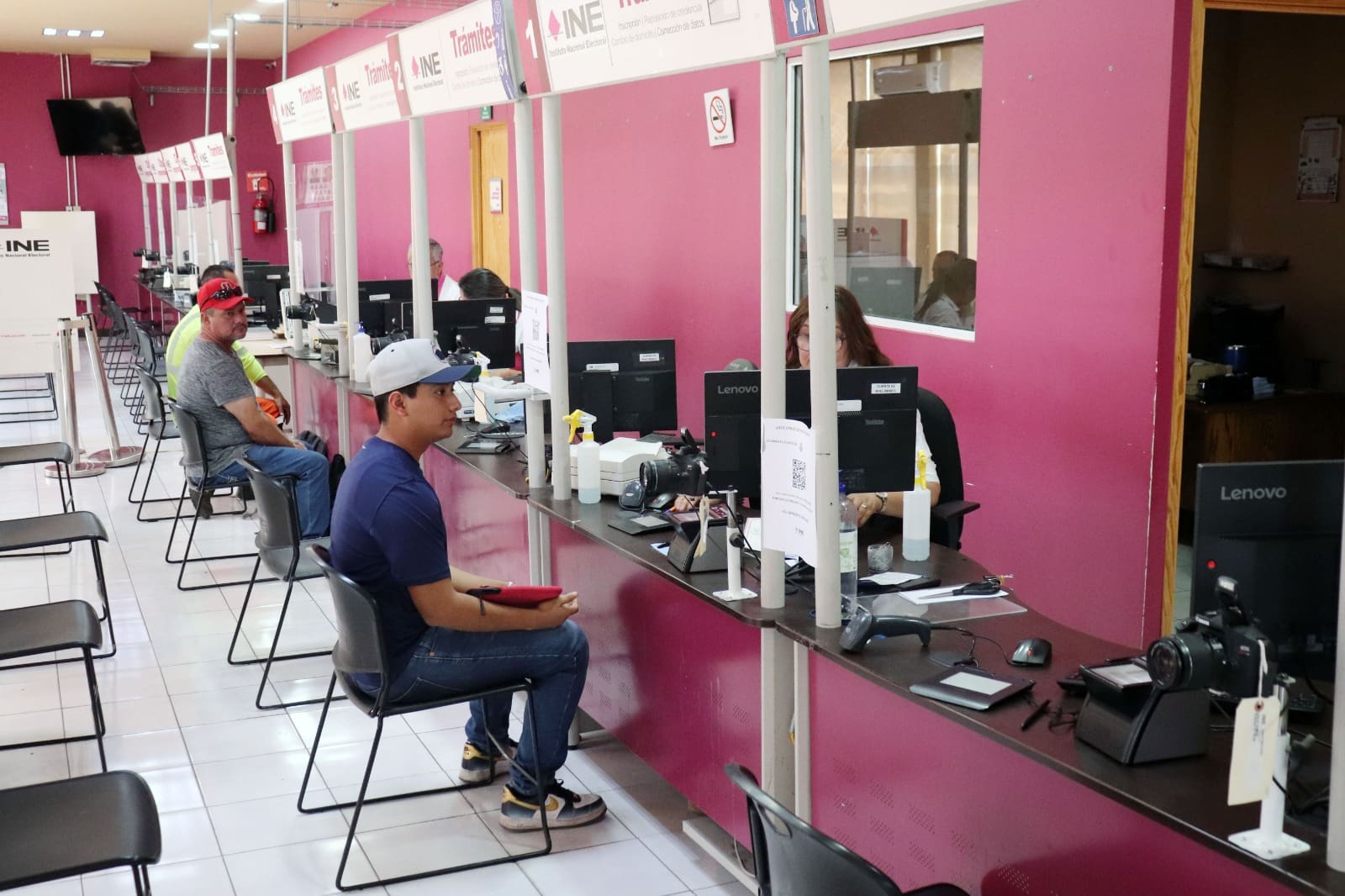 El INE suspende servicio en módulos móviles, por violencia