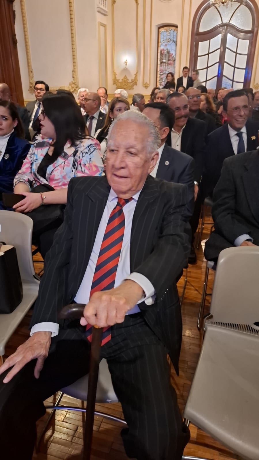 Luis Rivera Soto presenta su libro «Anecdotario de la Abogacía».