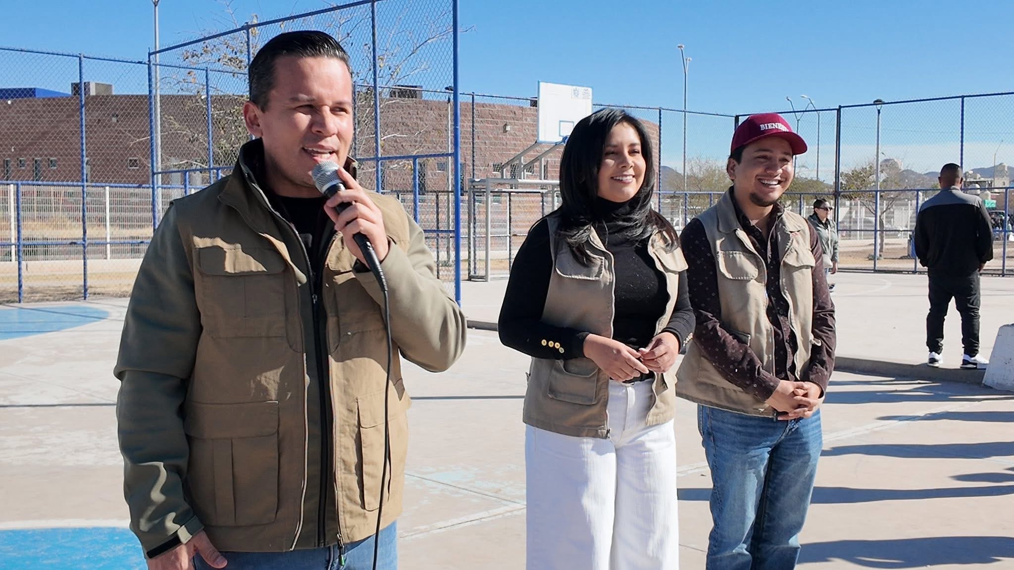 Entregan cobijas en Punta Oriente ante bajas temperaturas