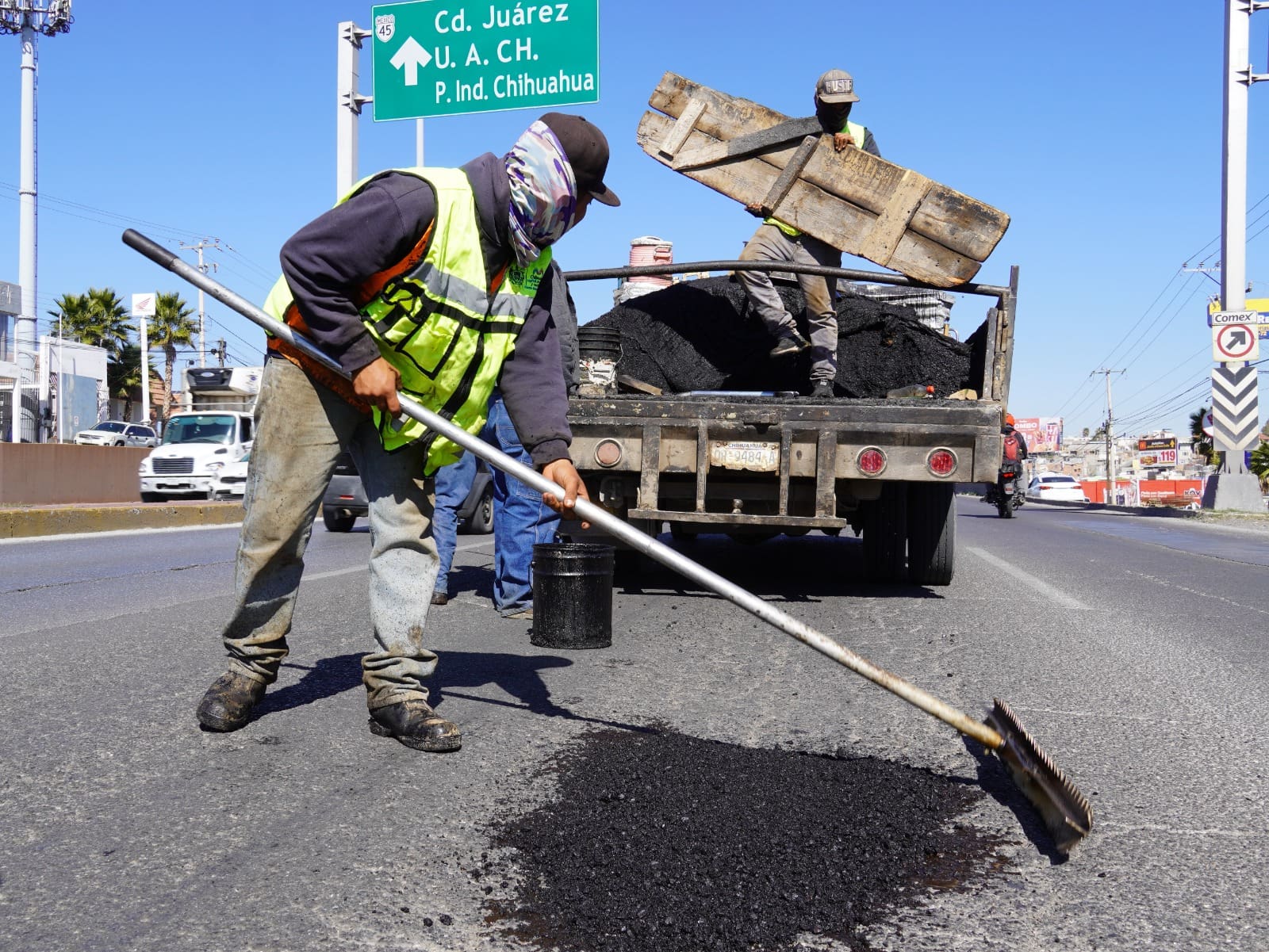Atienden más de mil 200 baches en la primera semana de febrero