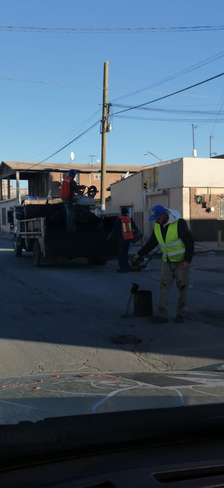 Inician reparación de baches en Heroico Colegio Militar y Tecnológico