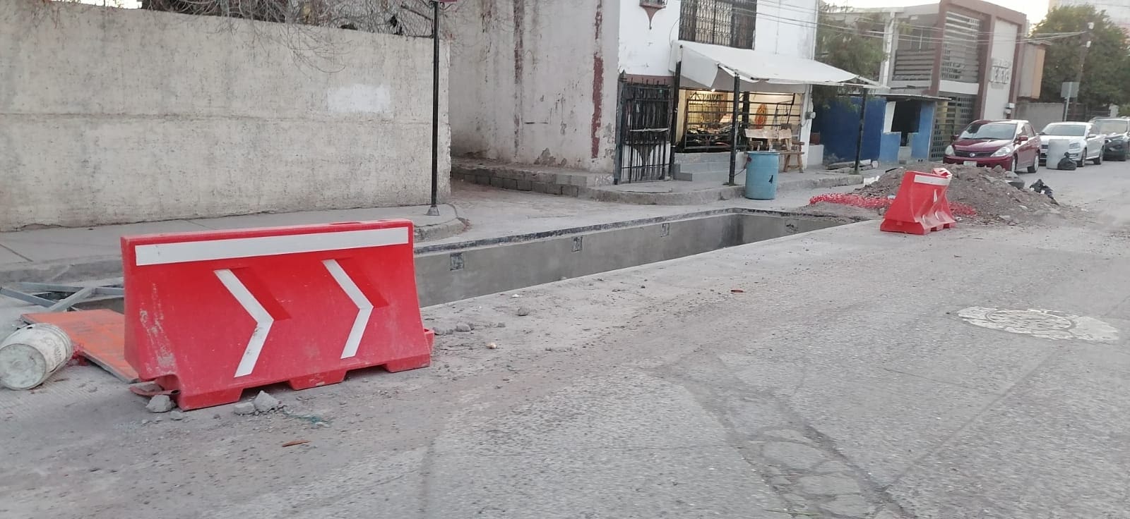 Alertan por semáforos dañados y zanjas sin señalizar en vialidades de Chihuahua