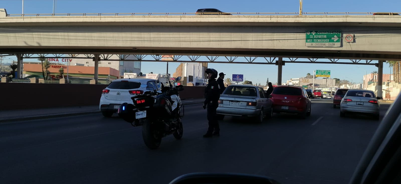 Dos choques provocan caos vial sobre el canal