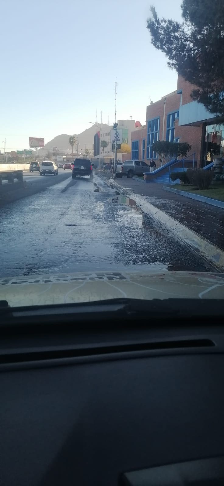 Persisten encharcamientos frente a la JCAS
