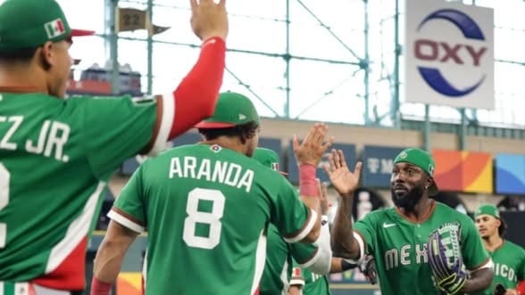 México blanquea a Brasil en el clásico mundial de beisbol.