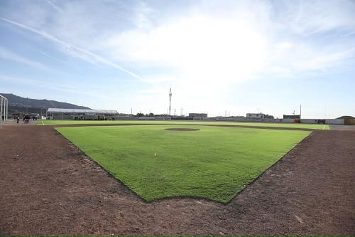 Entregan campo de béisbol en la colonia Felipe Ángeles