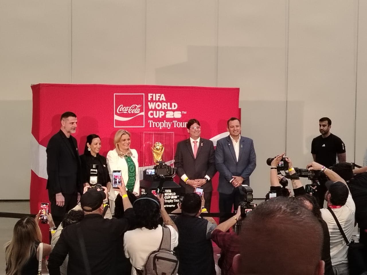 Maru Campos encabeza visita de la Copa Mundial  
