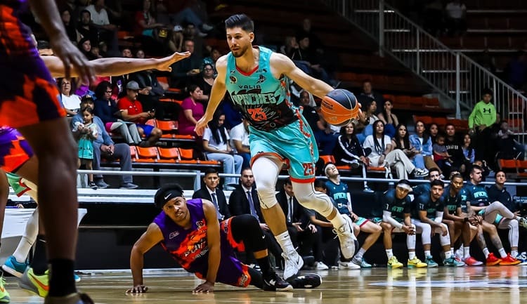 Apaches hace cimbrar el Rodrigo M. Quevedo en el primero de la serie semifinal.