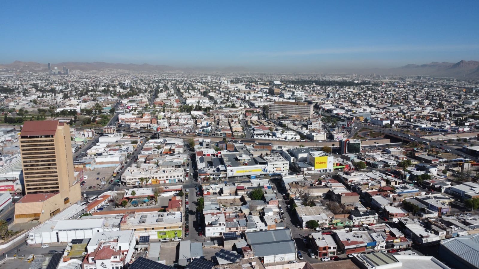 Fallas en semáforos agravan caos vial en Chihuahua por saturación vehicular