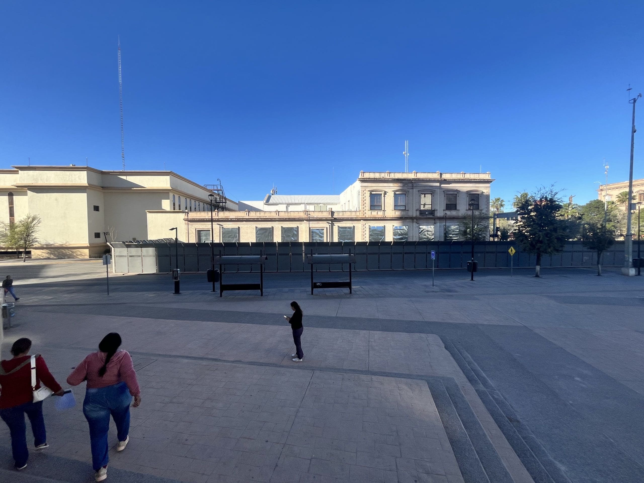 Vallas, muros de cemento y retiro de señalamientos: así blindan el Centro por el 8M