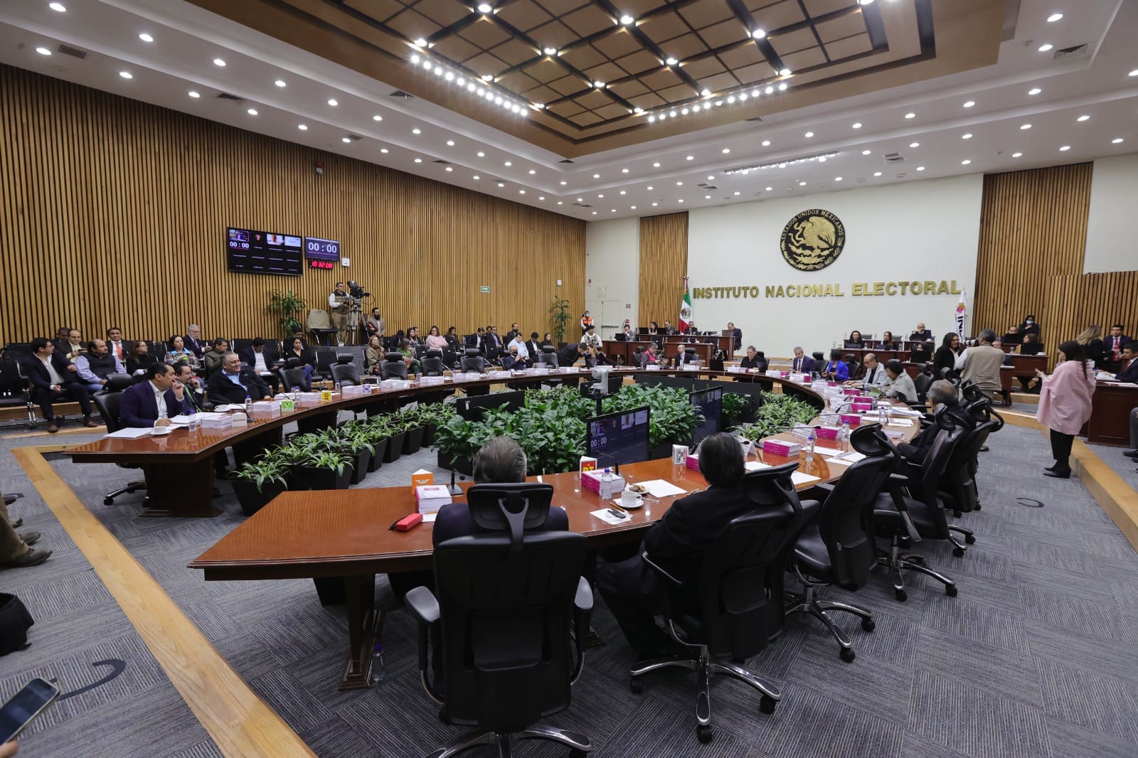 INE cuestiona validez de casi 100 mil afiliaciones de Morena 