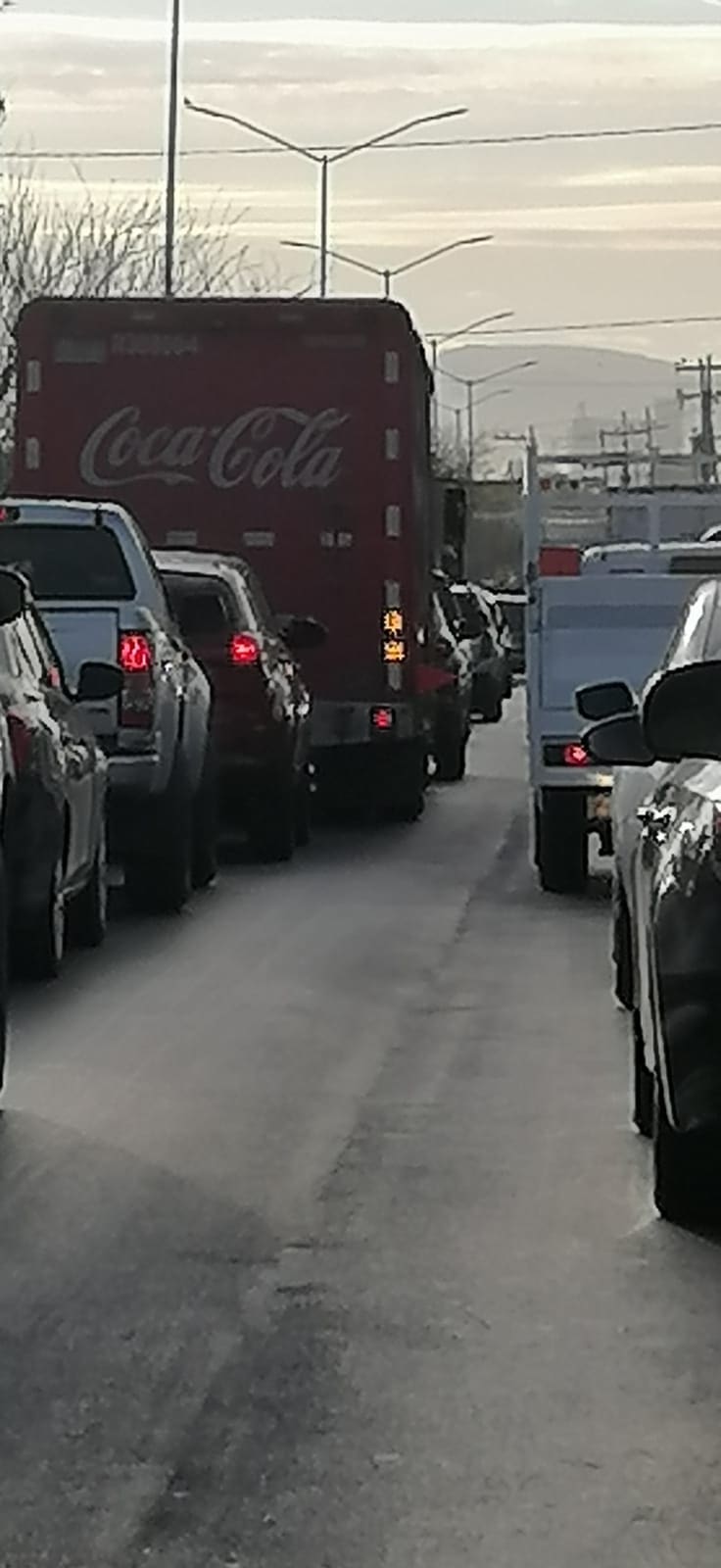 Semáforo con tiempos desiguales genera caos vial en el sur de la capital
