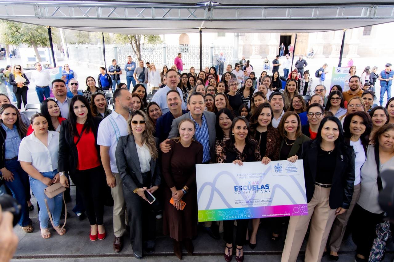 Entregan cheques del Programa Escuelas Competitivas