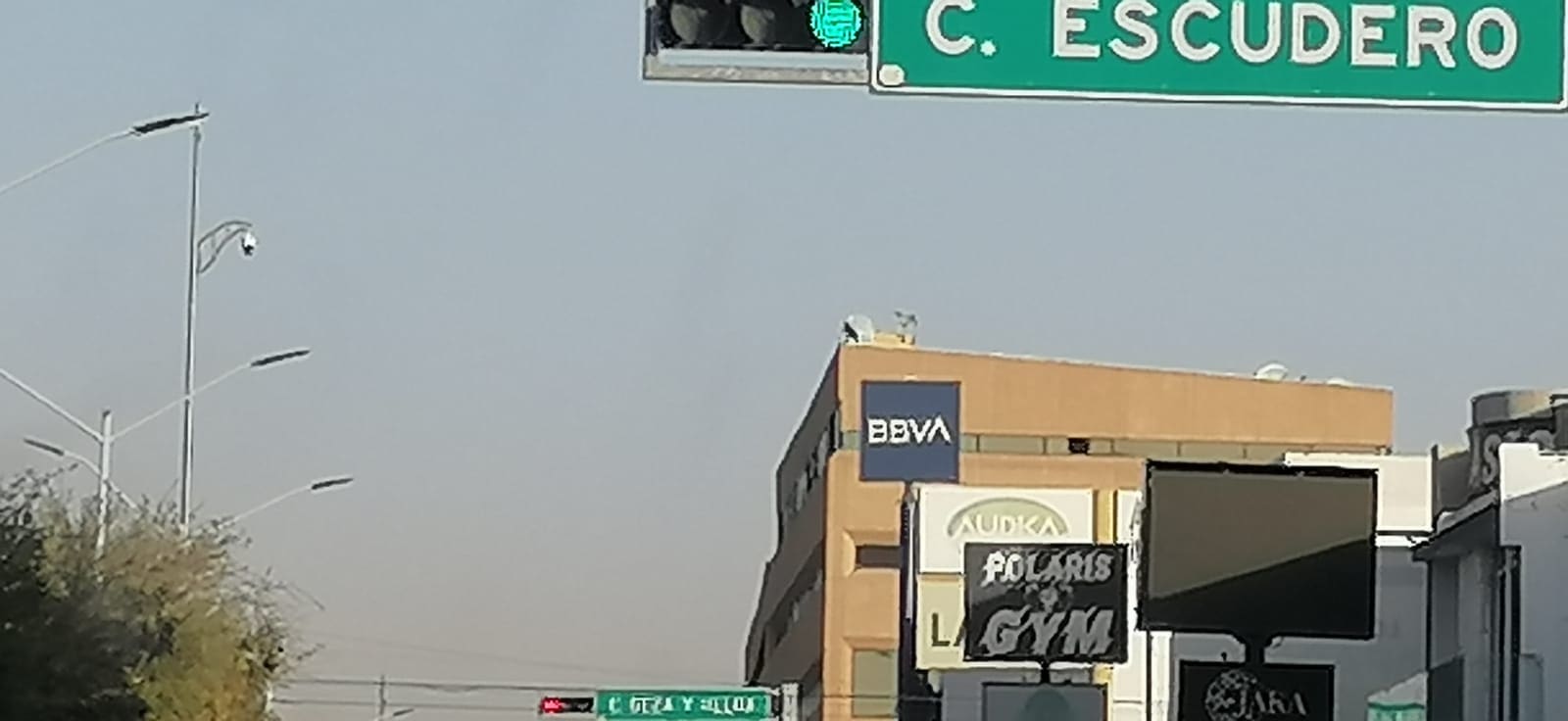 Semáforo en Universidad y Deza y Ulloa provoca caos vial
