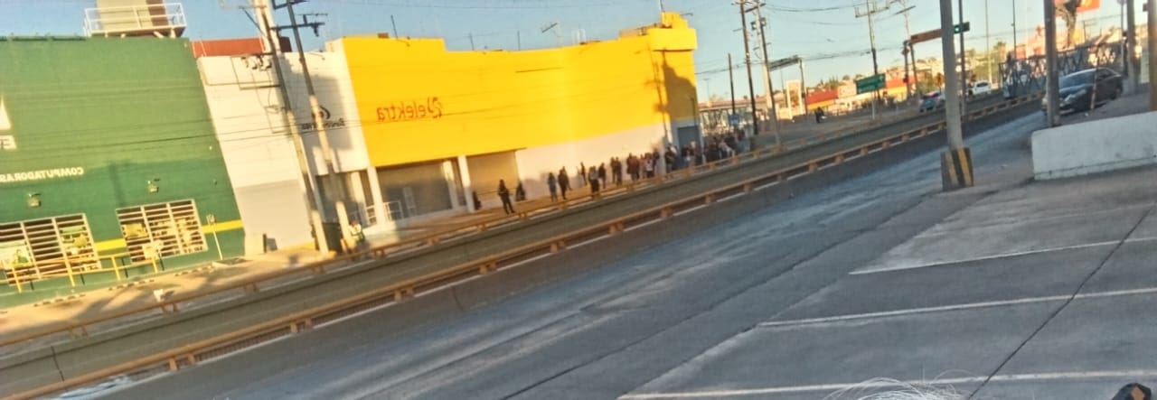 Reportan hasta 40 personas esperando camión; ruta Circun 2 no pasa