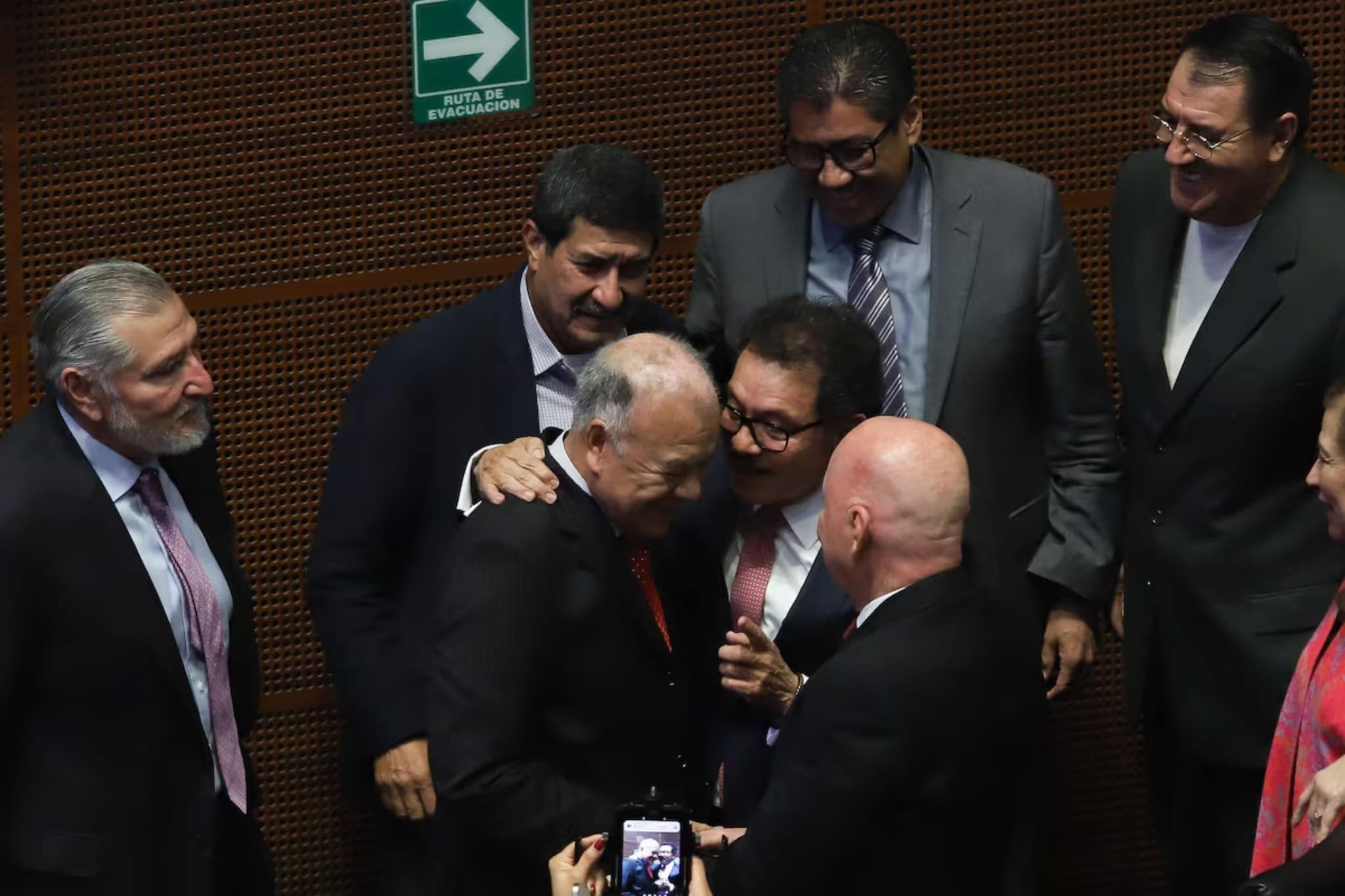 PT frena la reforma electoral de Sheinbaum; el Senado aprueba un Plan B