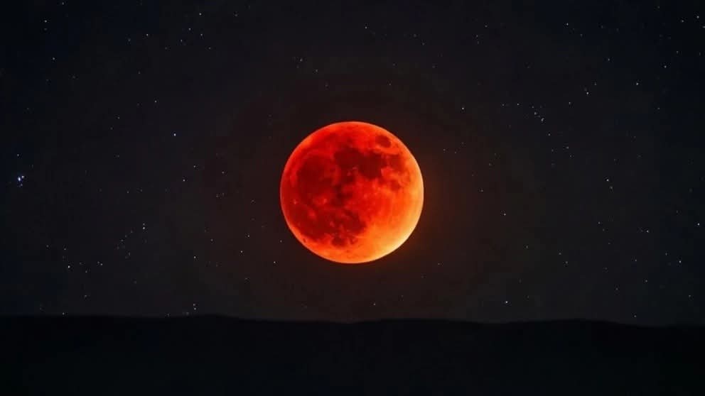 Eclipse lunar tiñe de rojo el cielo de Chihuahua