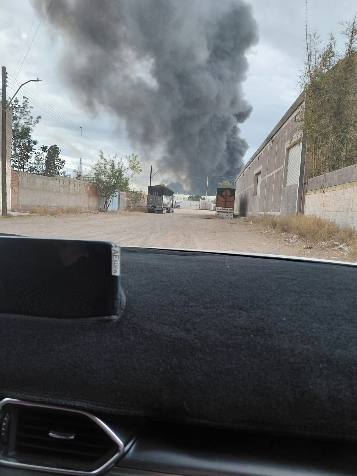 Vecinos denuncian riesgos constantes por Masisa tras incendio