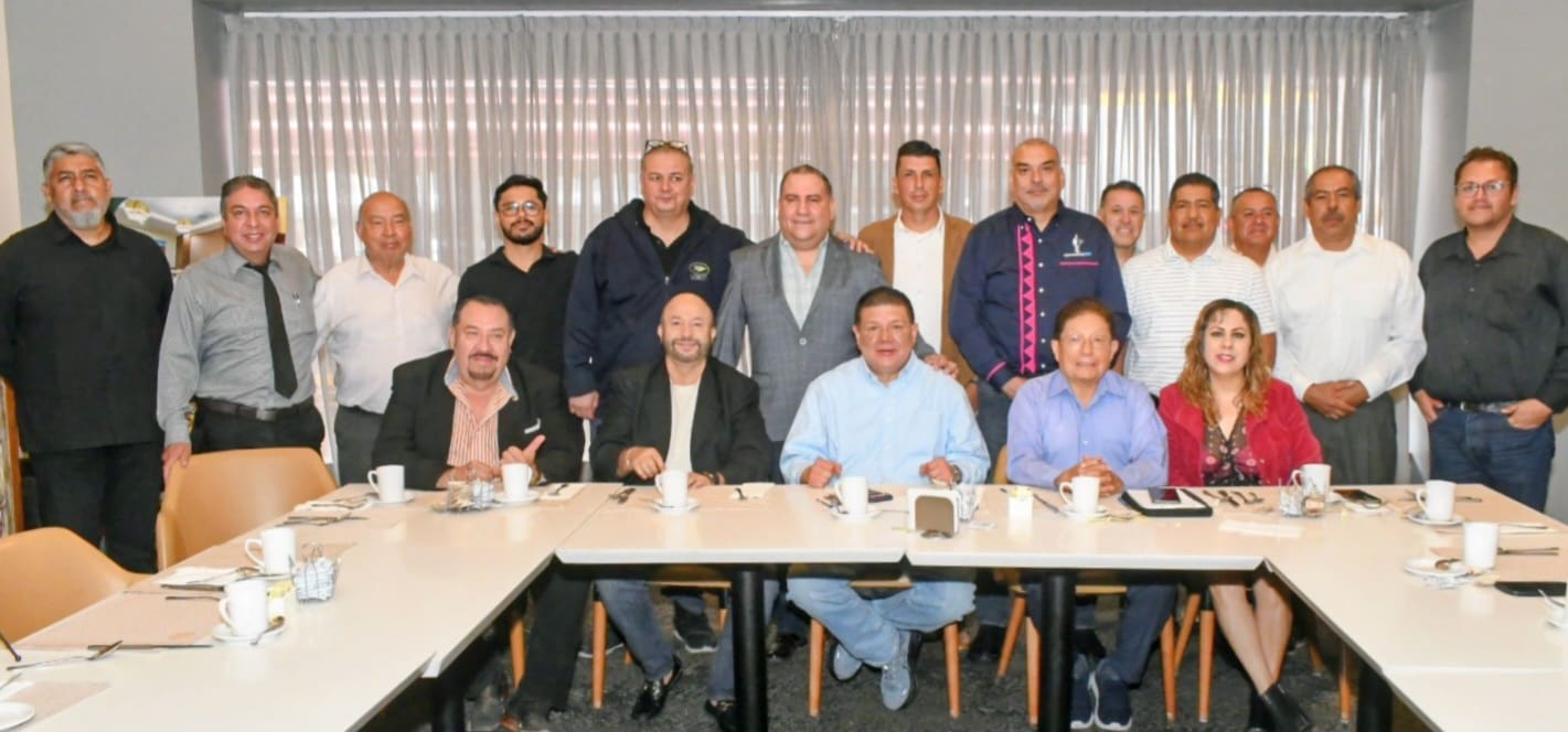 César Jáuregui se reúnen con Cronistas Deportivos de la Pancho Cano