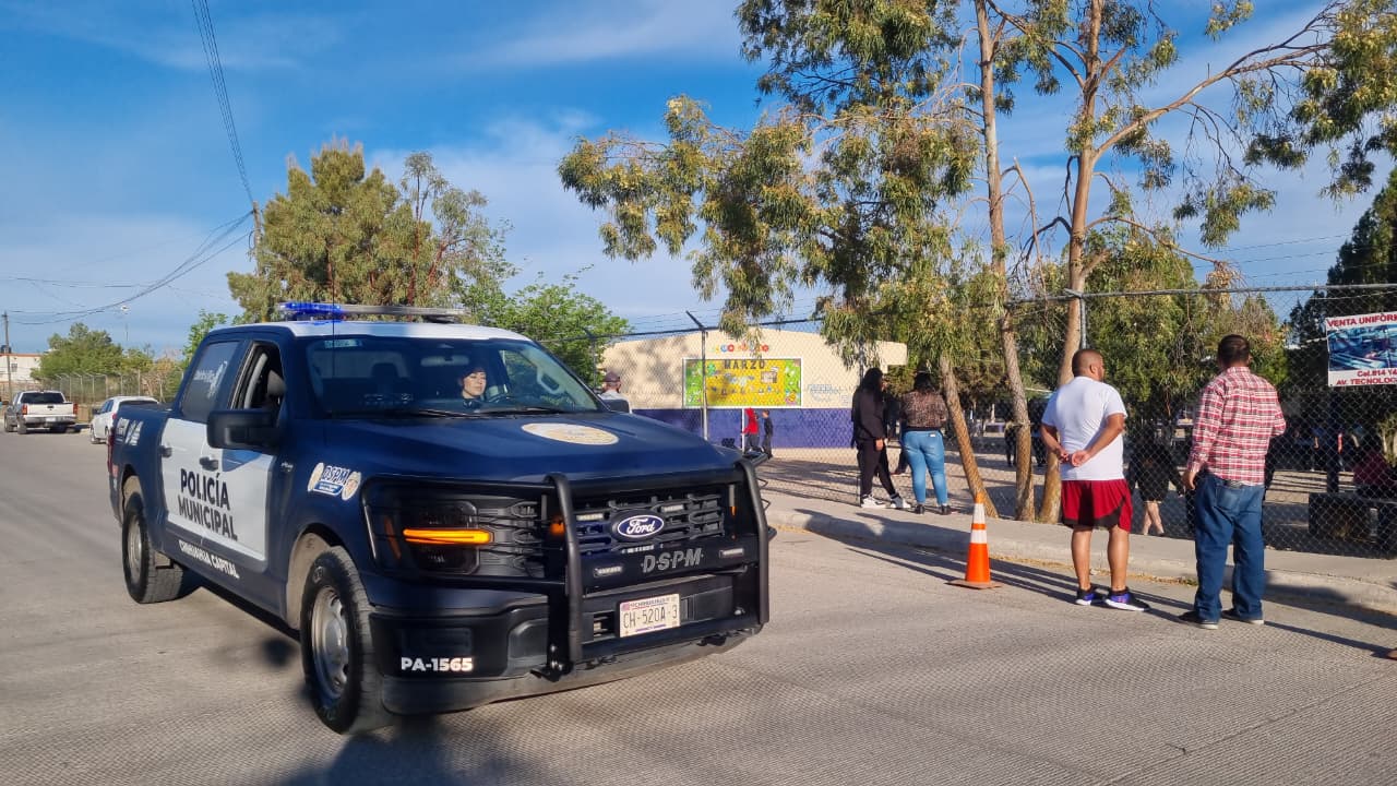 Dan de baja a dos policías por sustraer combustible de unidades