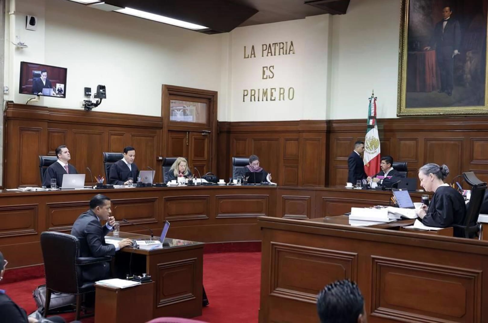 Avala SCJN que la UIF bloquee cuentas bancarias sin orden judicial