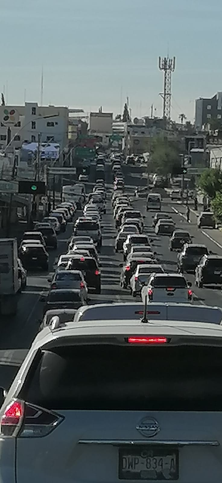 Caos vial en Ocampo por ingreso al estacionamiento de Ciudad Judicial